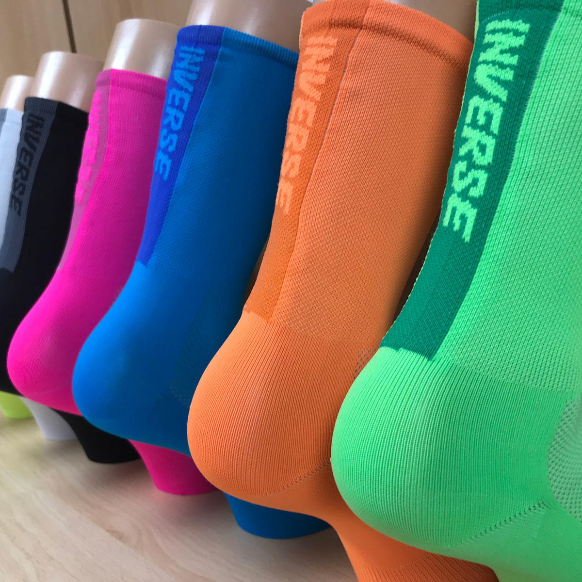 Las mejores ofertas en Calcetines de ciclismo para mujer multicolor