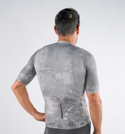 grey cycling jersey