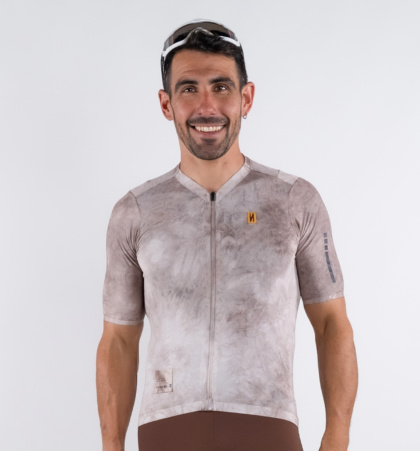 brown cycling jersey